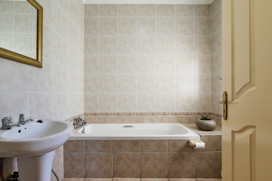 To Let 6 Bedroom Property for Rent in Sunset Beach Western Cape